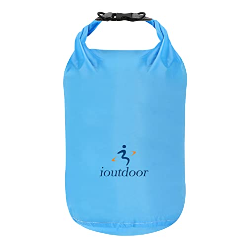 Blauer wasserdichter Packsack mit Rollverschluss, ideal für Outdoor-Aktivitäten wie Kajakfahren, Camping und Wandern.