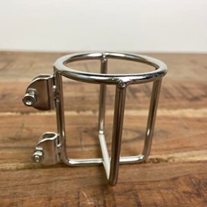 Bootshaken-Haltekorb aus rostfreiem Edelstahl mit Klappmechanik, stabilisiert durch vertikale Stäbe, auf einer Holzoberfläche.