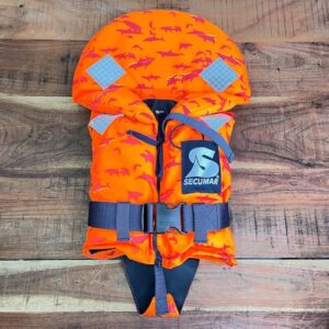 Secumar Bravo Print Kinder Schwimmweste in Signalorange mit Muster von Fischen, für Kinder zwischen 10 und 15 kg, für Sicherheit und Komfort beim Wassersport.