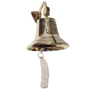 Messing Schiffsglocke im nostalgischen Design mit dem Schriftzug Titanic, Durchmesser 9 cm, perfekt für maritime Dekoration.