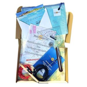 Navigations-Komplettset für Bootsbummler, Navigationswerkzeug, Zubehör für Seefahrt und Navigation, Kompass, Kursdreieck, Anlegedreieck, Marinezirkel, Lupe, Skipperhandbuch, Knotenstab, Leinen, Wertgutschein